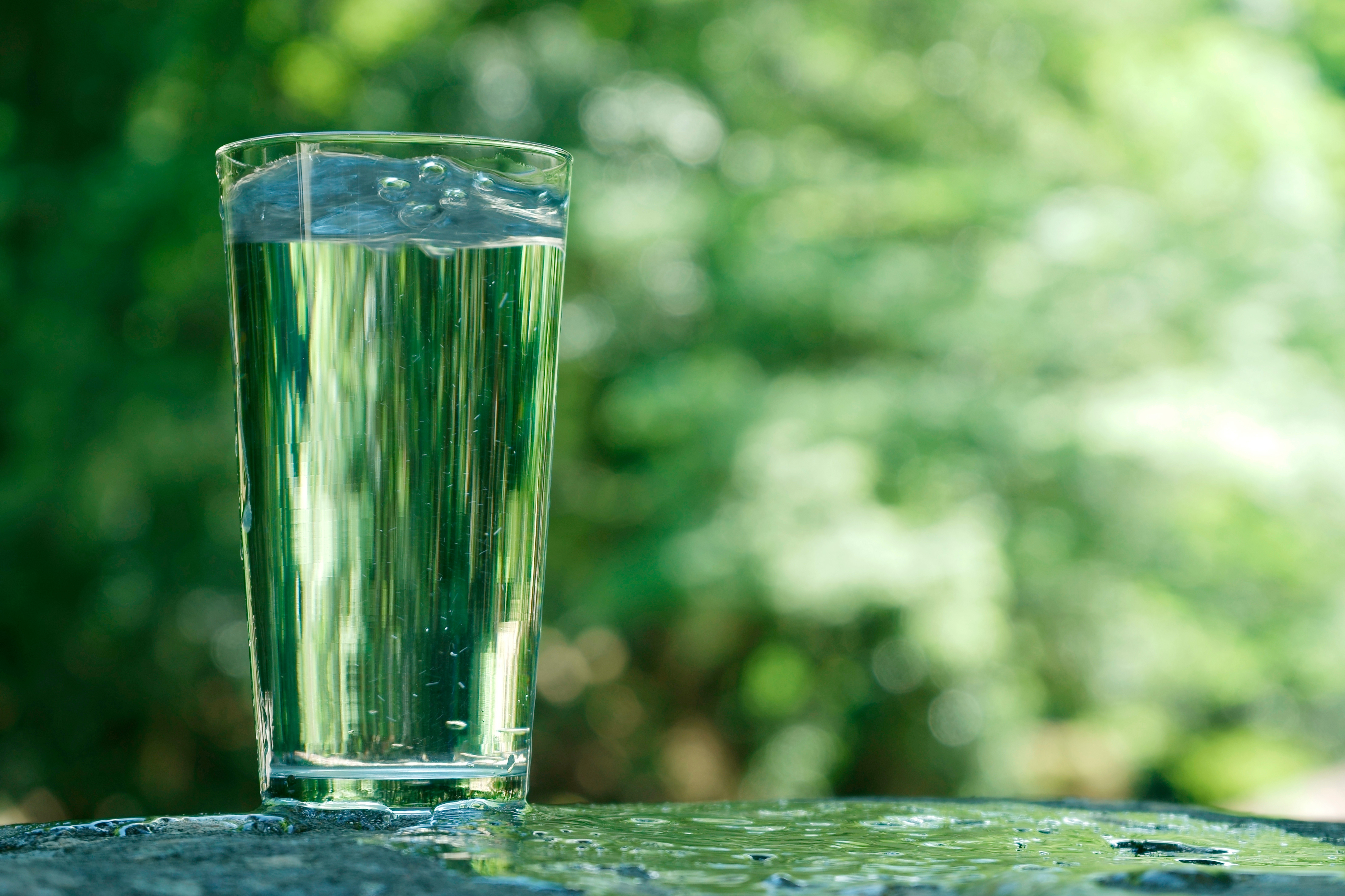 Mineralwasser im Glas